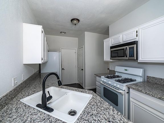 3rd image of 3232 Brahms Dr