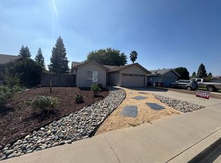 451 Marilyn St, Farmersville, CA 93223