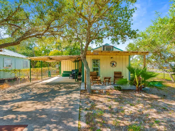 903 Ruby Allen St, Rockport, TX 78382