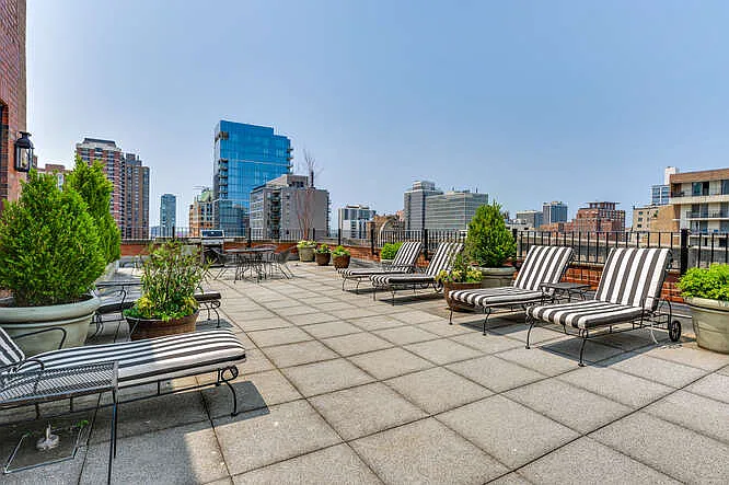 73 E Elm St #4B — Photo 22