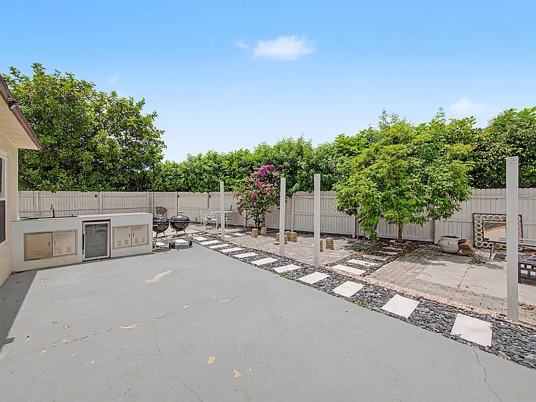 8464 Lake Worth Rd — Photo 22