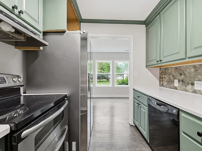 5508 Maple St — Photo 11