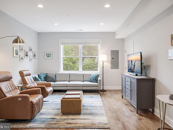 3rd image of 1613 Isherwood St NE APT 3