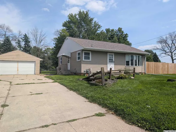 1719 S Hampshire Ave, Mason City, IA 50401