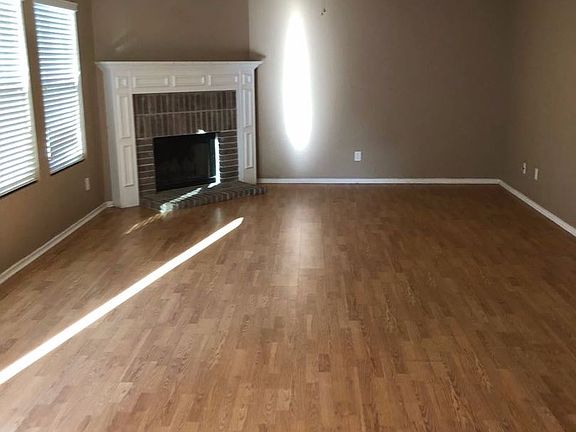 2nd image of 3915 Privet Pl