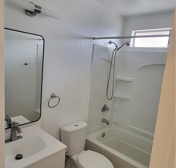 526 Greystone Ln — Photo 8