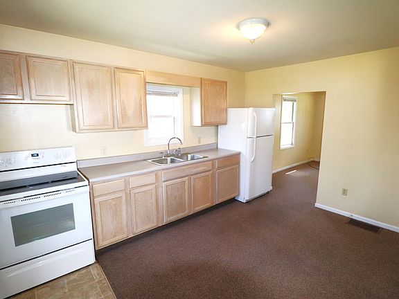 4th image of 212 NW H St