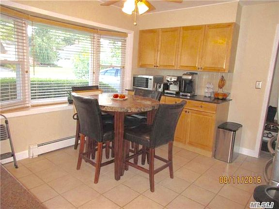 4th image of 61 Market Ln