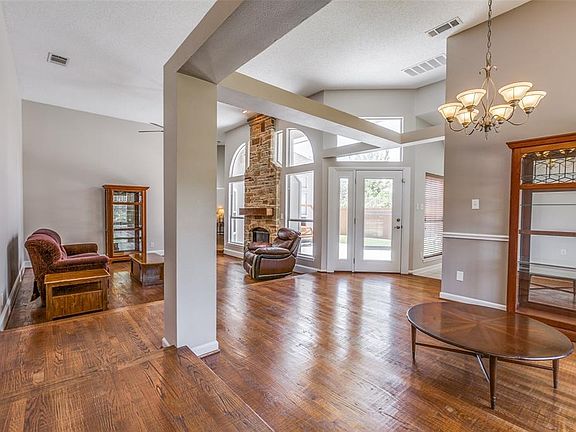 4th image of 3806 Barrington Dr