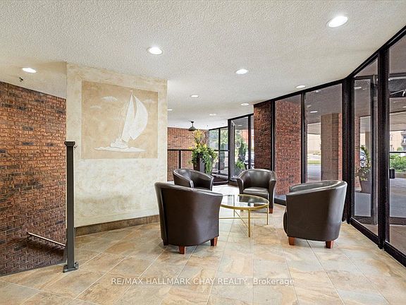 4th image of 181 Collier St #202