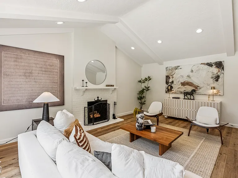 610 Hillcrest Blvd — Photo 9