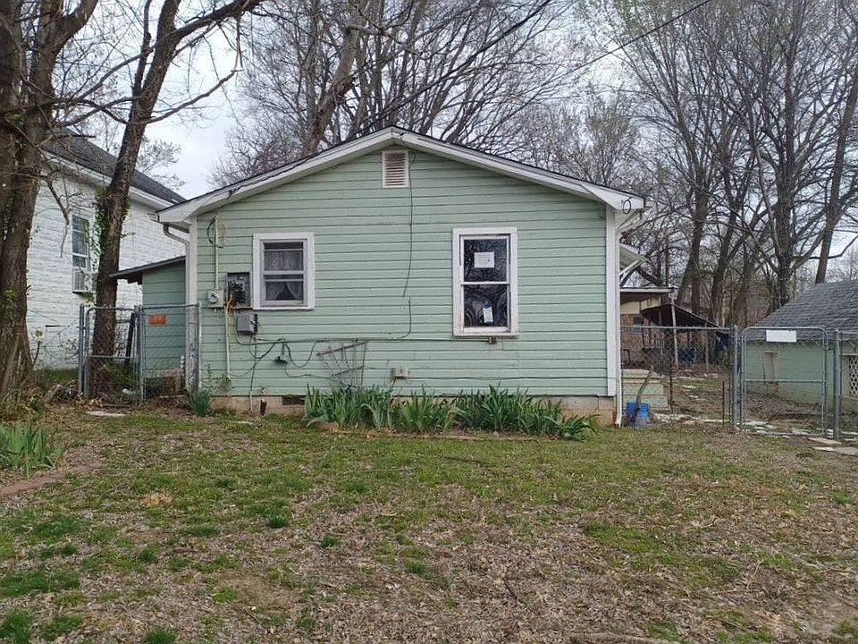 1st image of 1616 School St