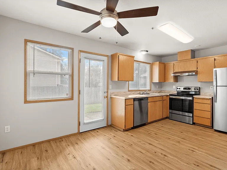2 Bedroom 2 1/2 Bathroom w/ Garage 2 Bedroom 2 1/2 Bathroom w/ Garage