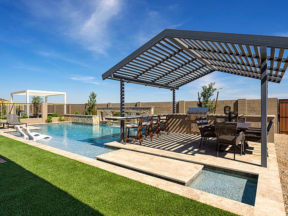 Ventana Model Backyard