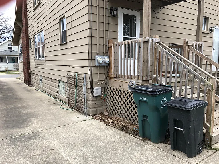 347 W Troy St — Photo 15