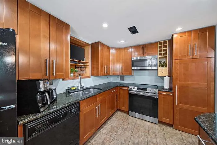 4 bed, 2000 sqft, $4,000 — Photo 4