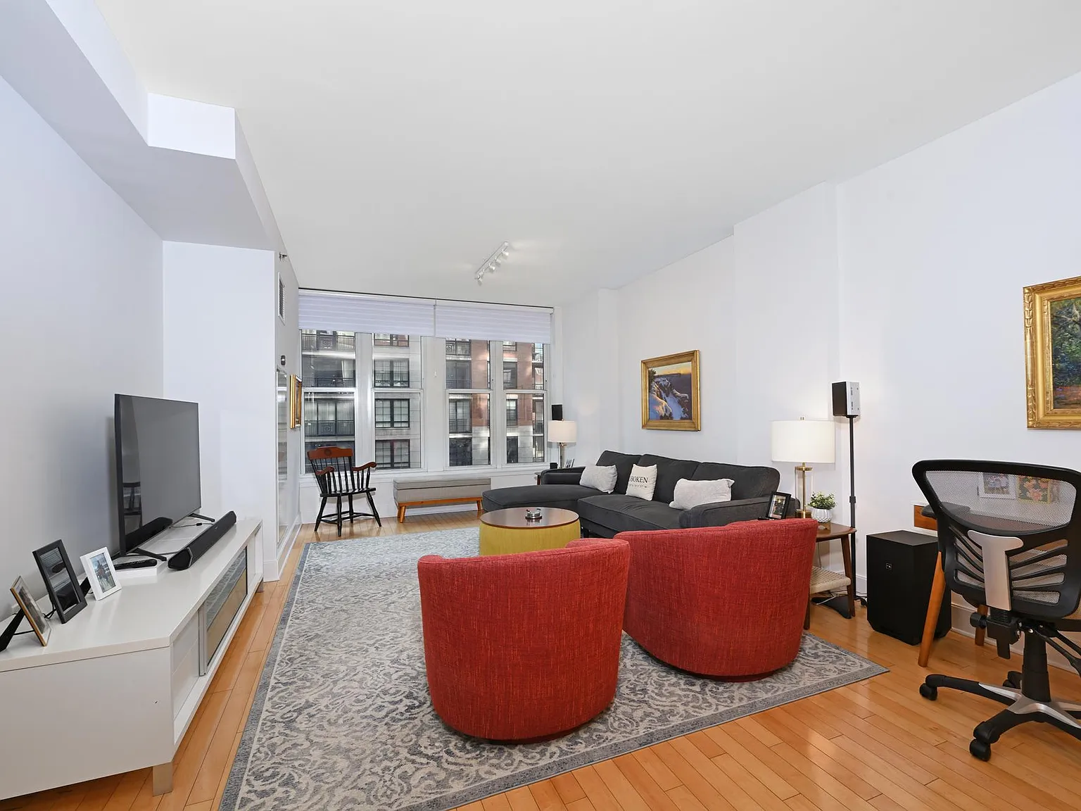 2 bed, 1.5 bath, 1133 sqft, $6,000 — Photo 3