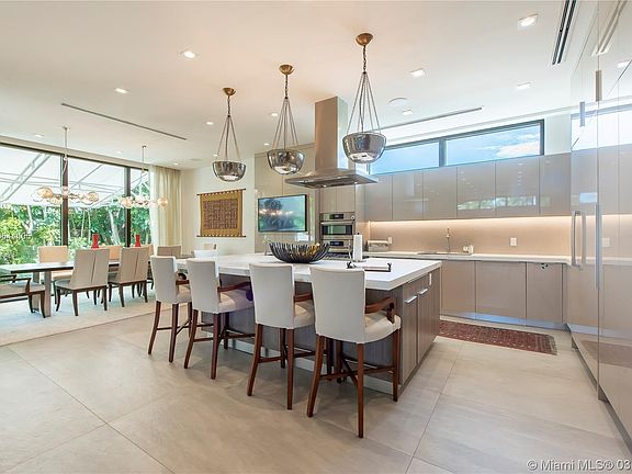 3rd image of 360 N Hibiscus Dr