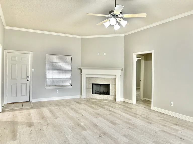 1003 Oshkosh Ave — Photo 1