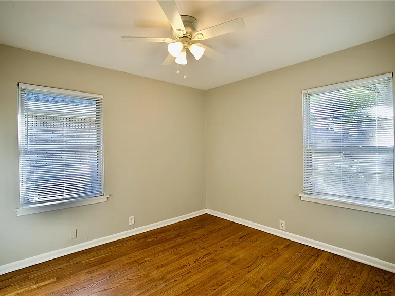 8733 Robindell Dr — Photo 6