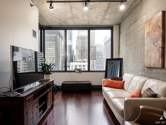 4th image of 235 W Van Buren St Unit 2216