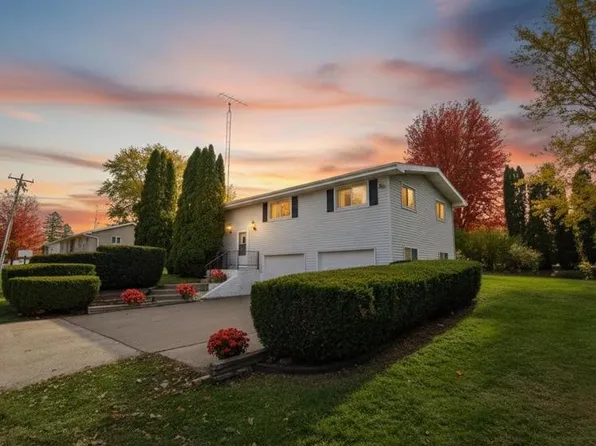 1215 21st Street, Hazel Green, WI 53811