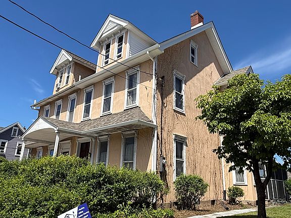 2nd image of 305 E 21st St