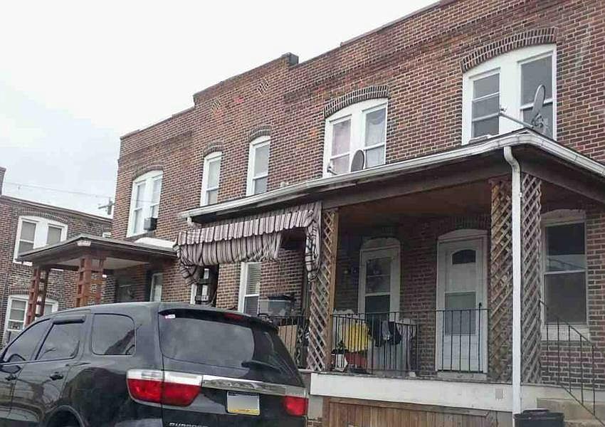 1st image of 14 W 8th St