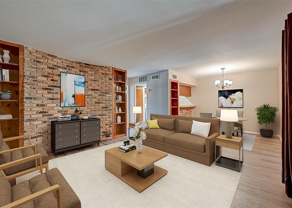 Outstanding 1 bedroom 1 bath condo on the 2nd floor located in the heart of the Galleria area! (This photo has been virtually staged.)