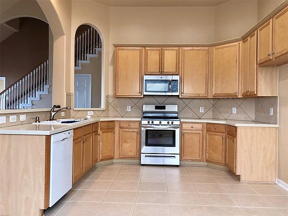 4th image of 604 Pelican Harbour Dr