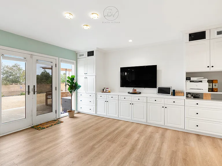 8536 Cliffridge Ave — Photo 18