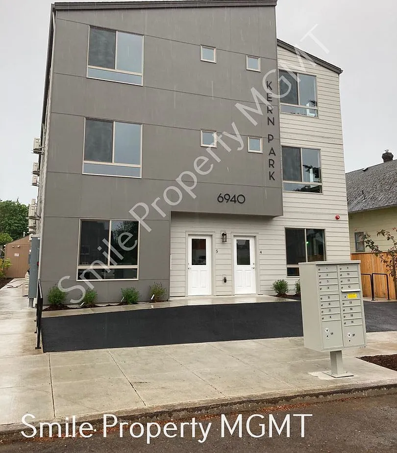 6940 Southeast Long Street — Photo 1