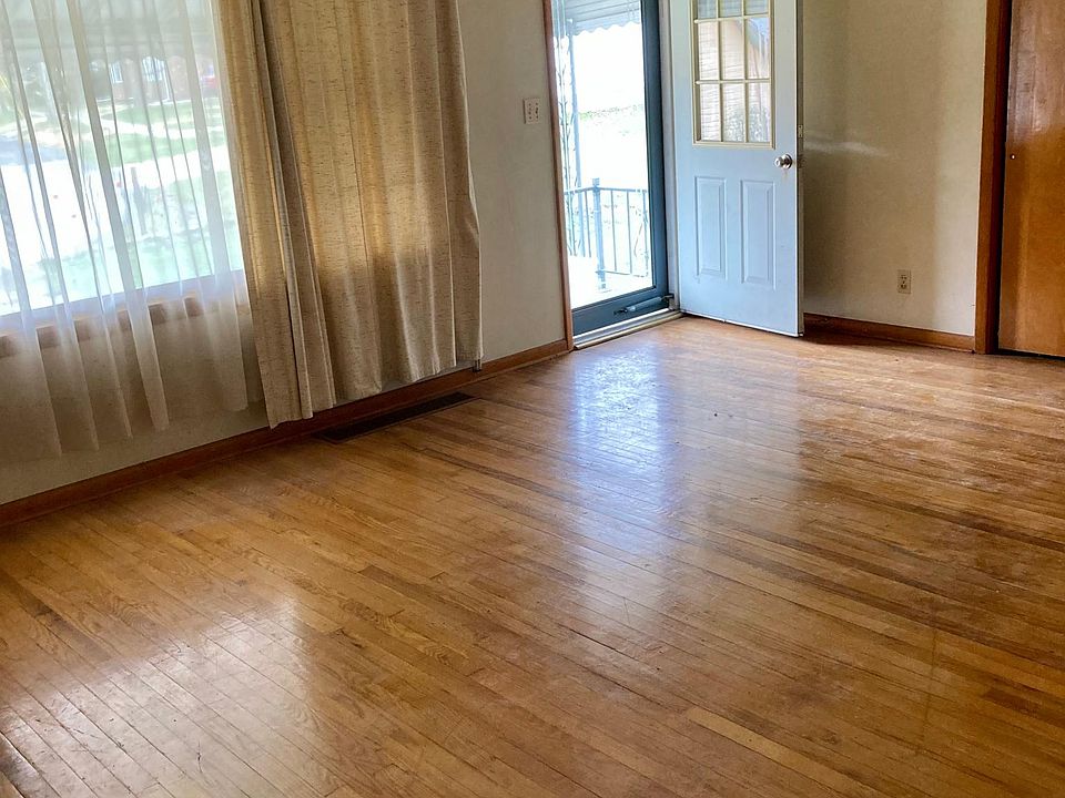 Front entrance/Living Room