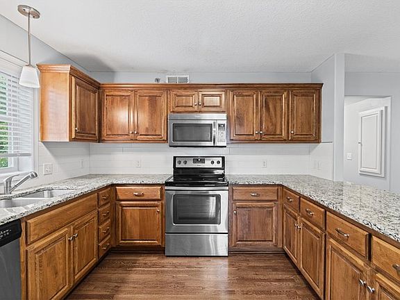 5th image of 3612 Bell St