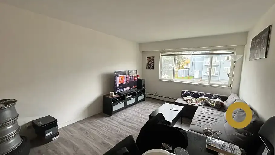 Building Photo - 6831 Arcola St #204