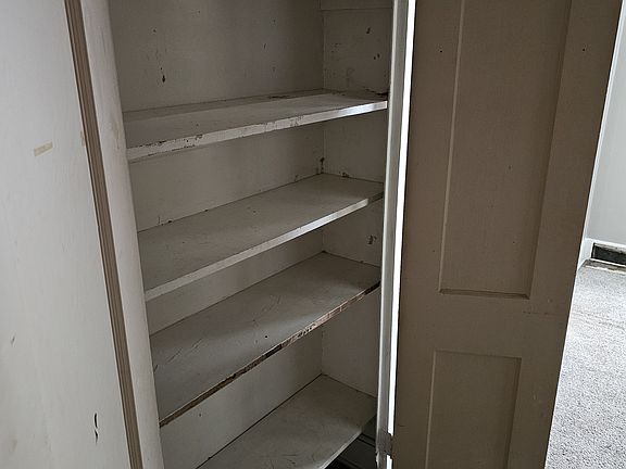 4th image of 124 Park Ln #1
