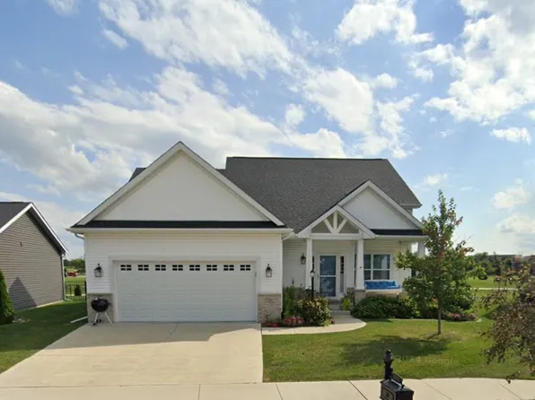45 Lodge Trl, Monticello, IL 61856
