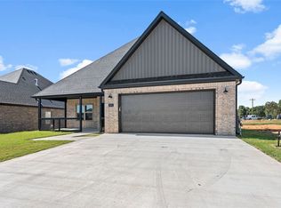 811 Ann Pl, Centerton, AR 72719