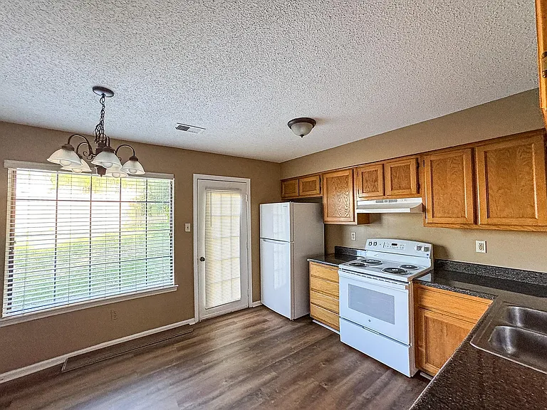 2799 Maryland Cir E — Photo 3