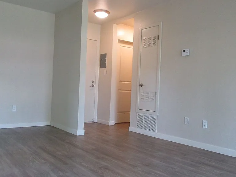 Riverbend Apartments — Photo 25