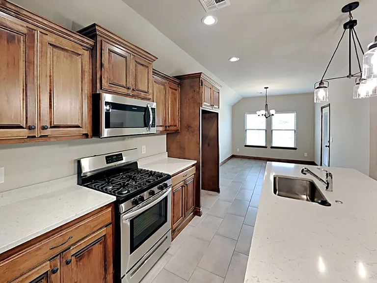 10529 NW 41st St — Photo 6