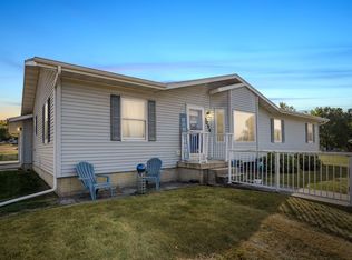 3054 Angeles Dr, Waterloo, IA 50703