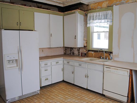 4th image of 51 Pleasant Street