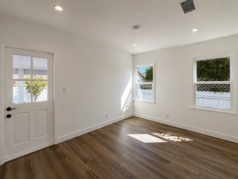 10946 Wagner St — Photo 3