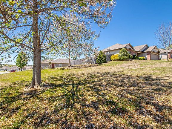 4th image of 1151 Meadows Dr