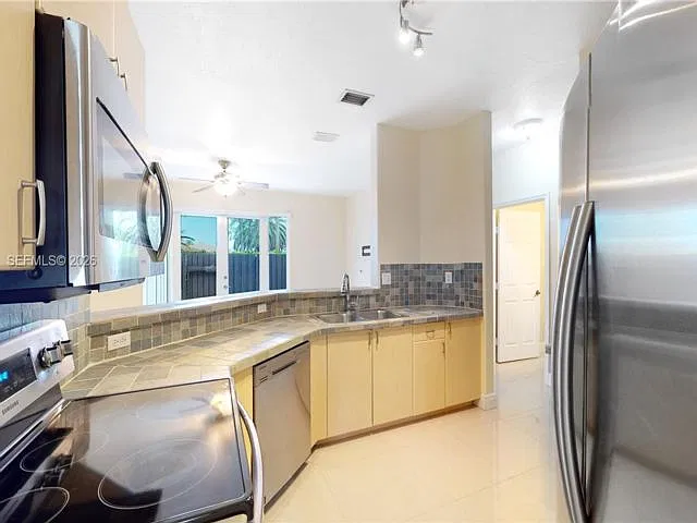 4 bed, 3.0 bath, 2310 sqft, $3,899 — Photo 2