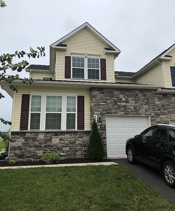 1st image of 609 Irish Ct
