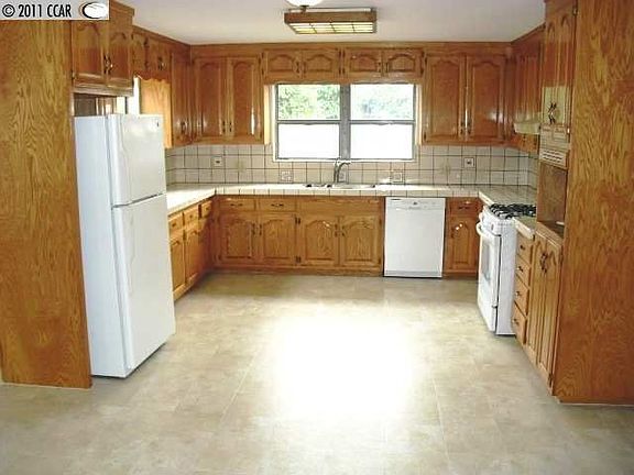 3rd image of 407 Bradrick Dr