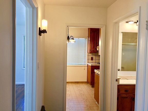 5th image of 329 Suffolk Dr