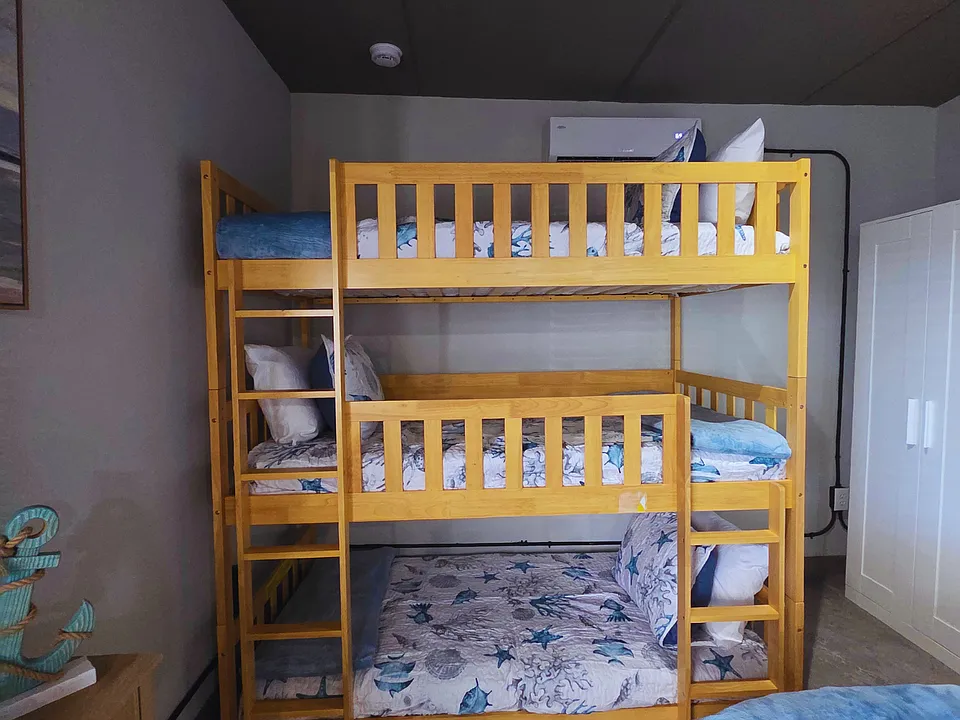 Family-friendly bunk bed for 3 with soft bedding and ample comfort.